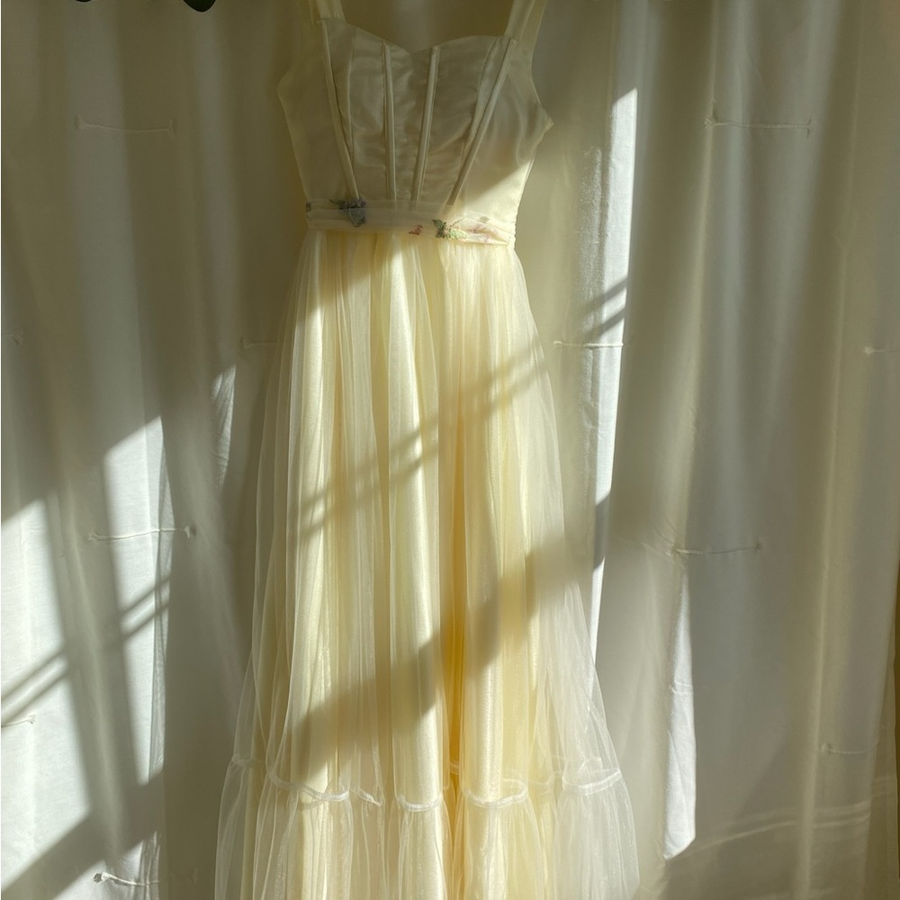 Elegant Cream Sleeveless Dress